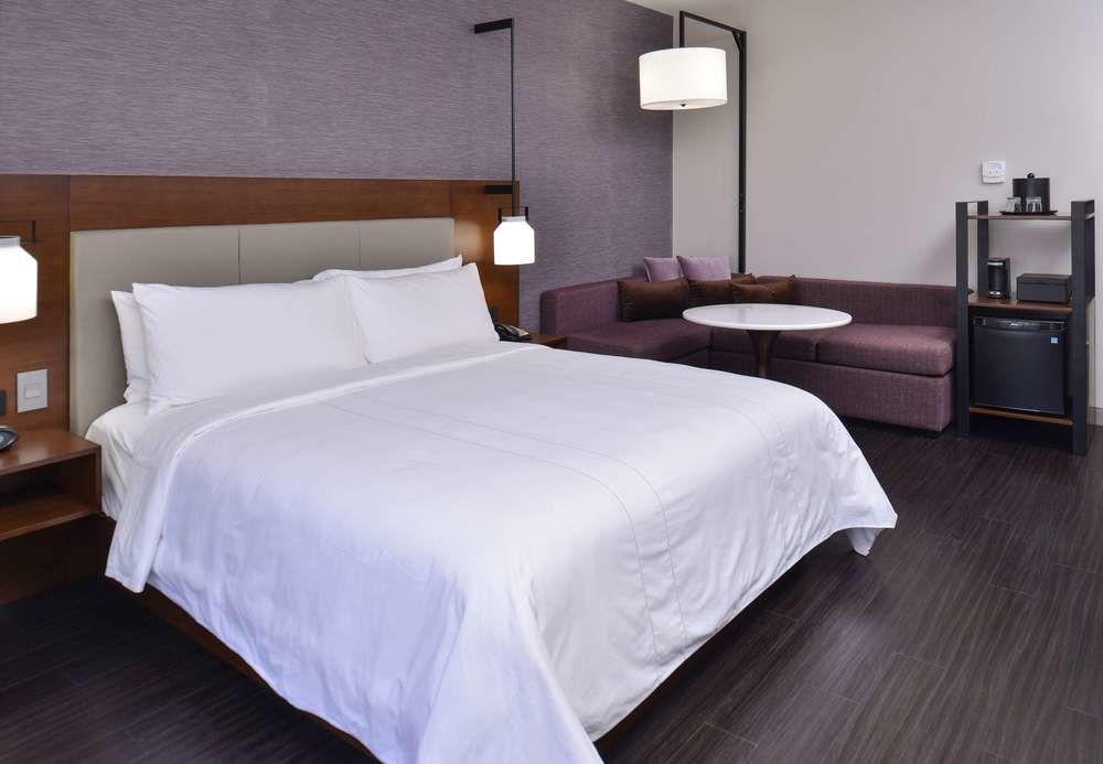 Отель Visalia Marriott At The Convention Center Экстерьер фото
