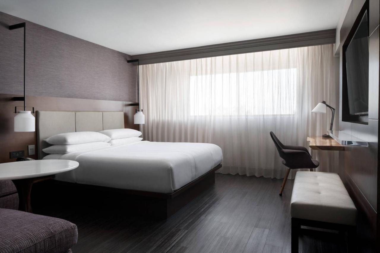 Отель Visalia Marriott At The Convention Center Экстерьер фото