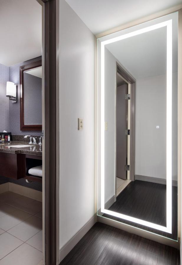 Отель Visalia Marriott At The Convention Center Экстерьер фото