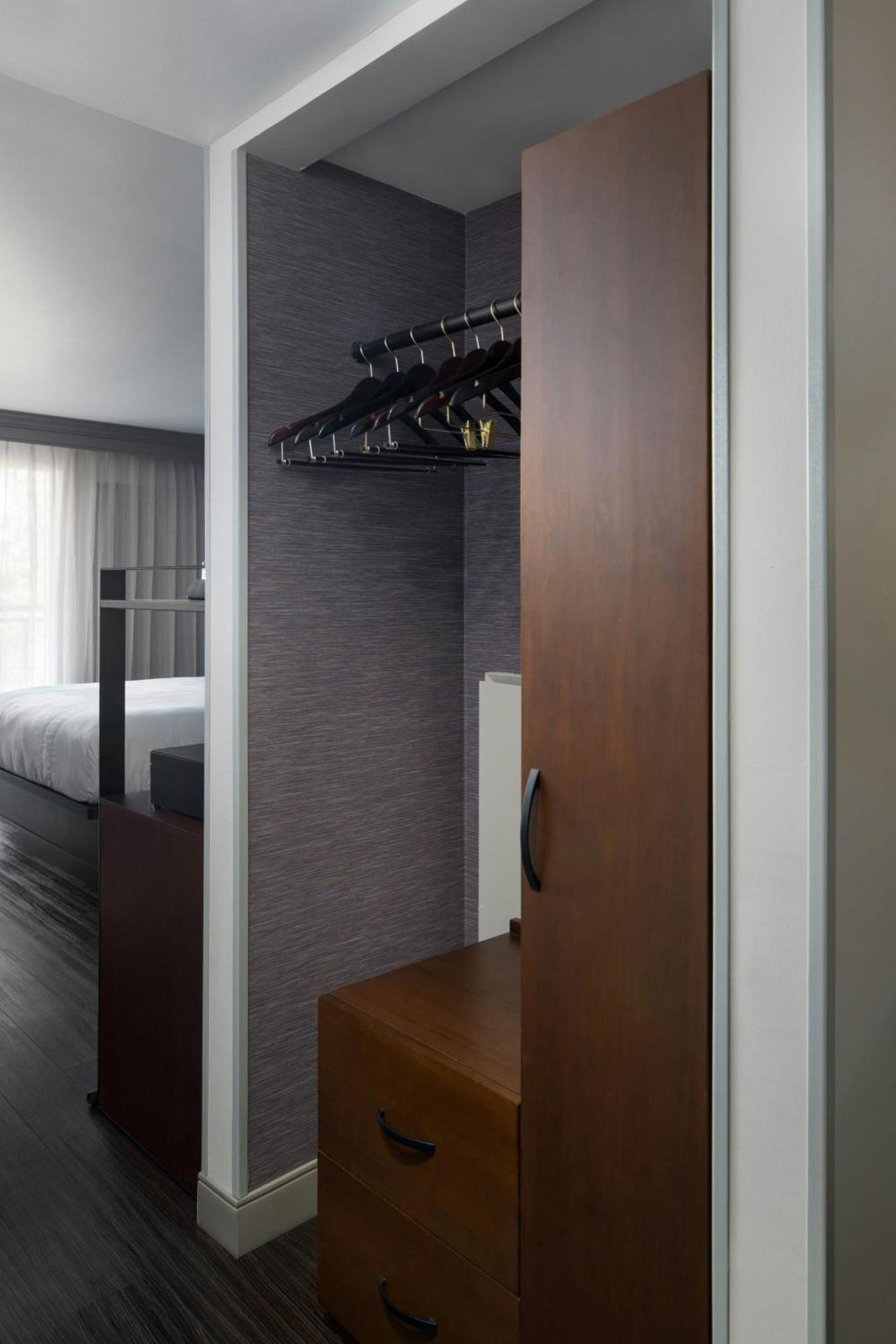 Отель Visalia Marriott At The Convention Center Экстерьер фото