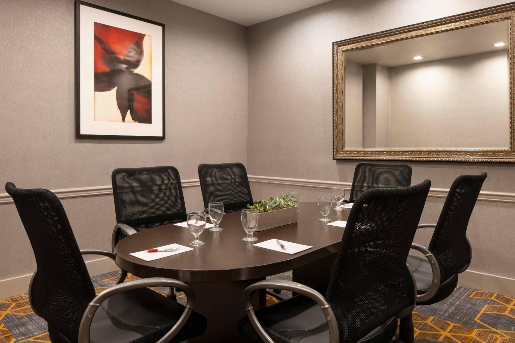 Отель Visalia Marriott At The Convention Center Экстерьер фото