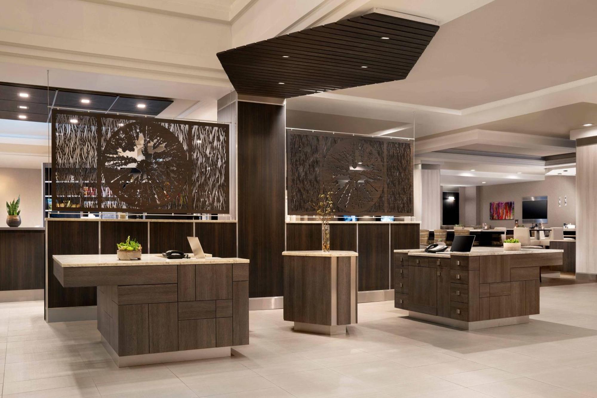 Отель Visalia Marriott At The Convention Center Экстерьер фото