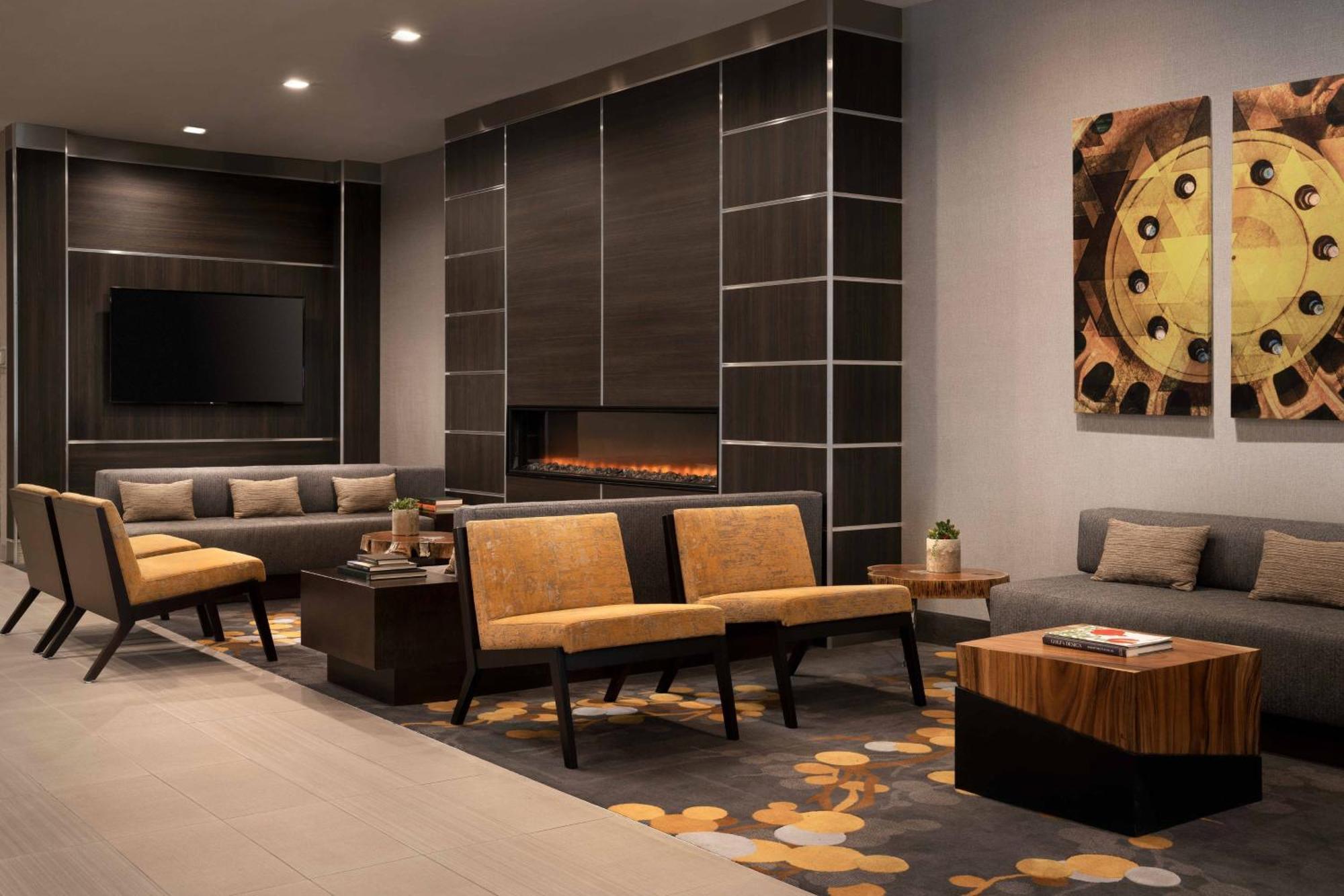 Отель Visalia Marriott At The Convention Center Экстерьер фото