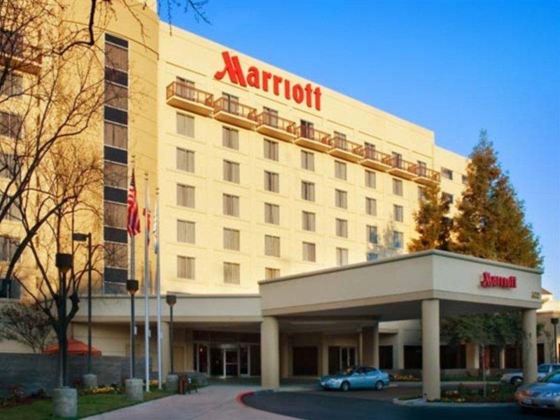 Отель Visalia Marriott At The Convention Center Экстерьер фото