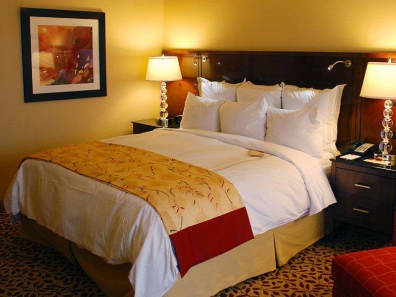 Отель Visalia Marriott At The Convention Center Экстерьер фото