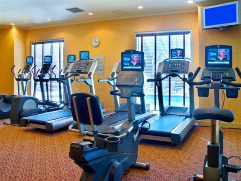 Отель Visalia Marriott At The Convention Center Экстерьер фото