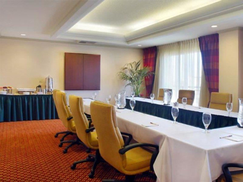Отель Visalia Marriott At The Convention Center Экстерьер фото