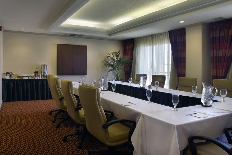 Отель Visalia Marriott At The Convention Center Экстерьер фото
