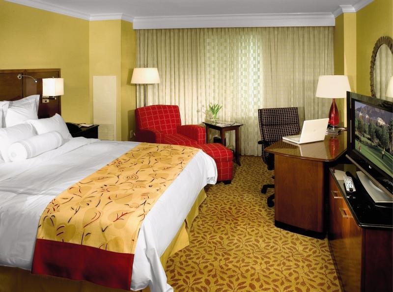 Отель Visalia Marriott At The Convention Center Экстерьер фото