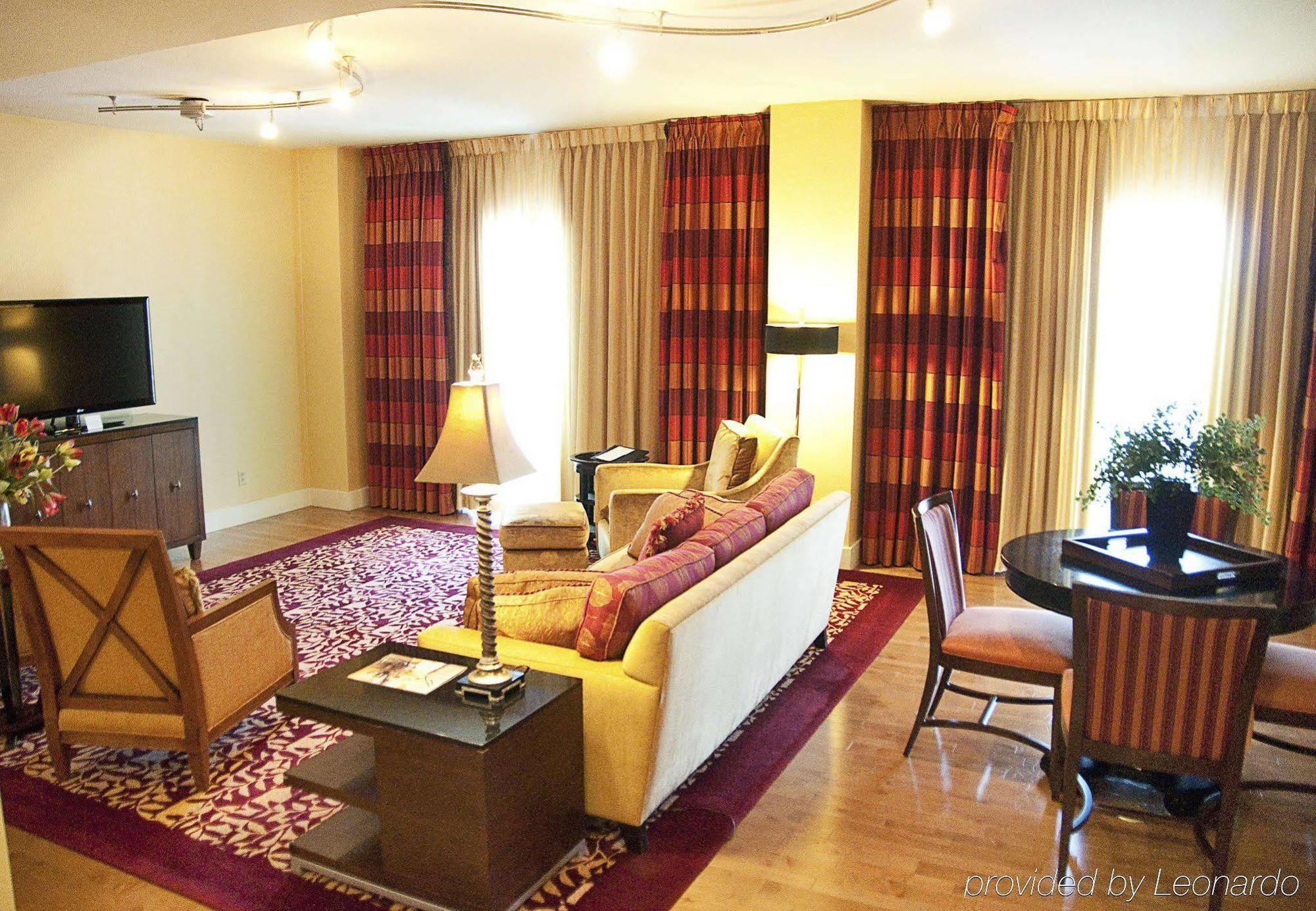 Отель Visalia Marriott At The Convention Center Экстерьер фото