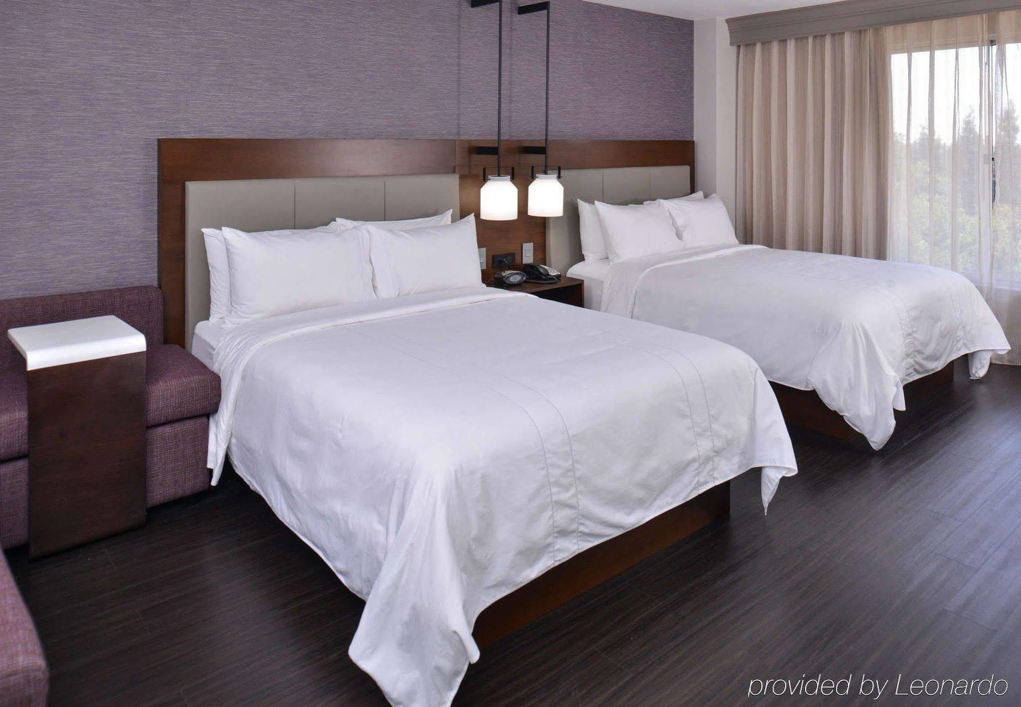 Отель Visalia Marriott At The Convention Center Экстерьер фото
