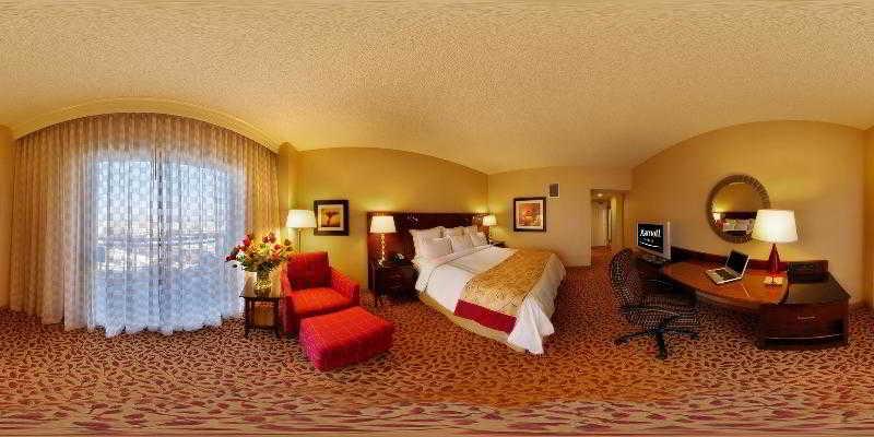 Отель Visalia Marriott At The Convention Center Экстерьер фото