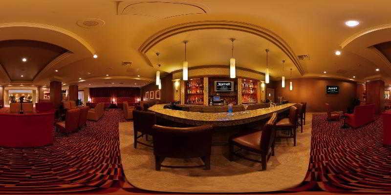 Отель Visalia Marriott At The Convention Center Экстерьер фото