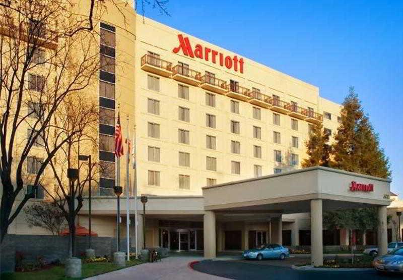 Отель Visalia Marriott At The Convention Center Экстерьер фото