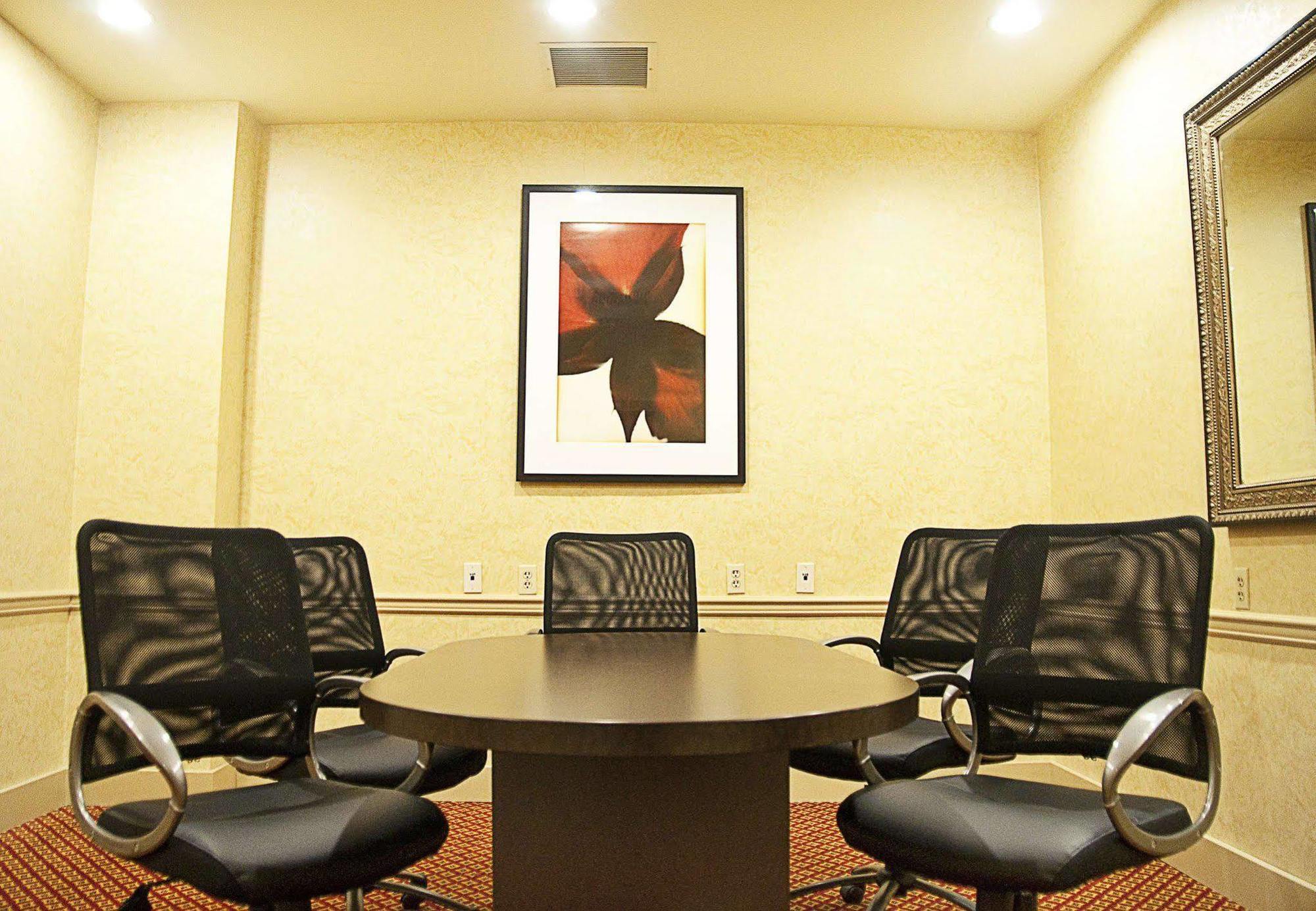 Отель Visalia Marriott At The Convention Center Экстерьер фото